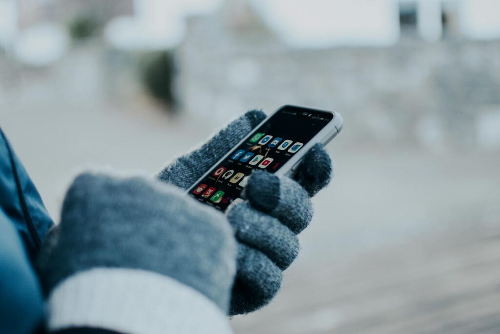 Onde fica as figurinhas do WhatsApp e como encontrá-las facilmente